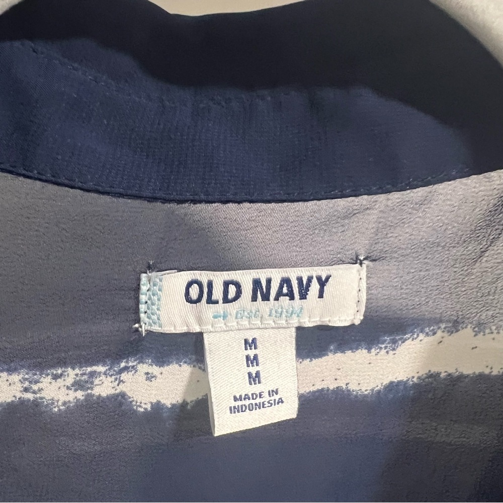 Old Navy 100% sheer polyester long sleeve top NWT - Picture 2 of 3